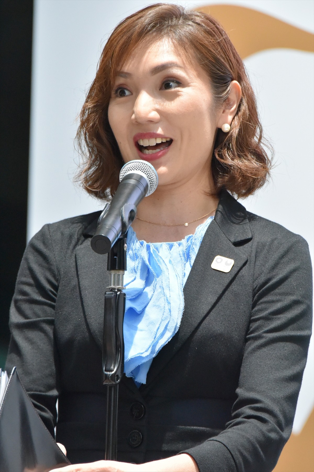 石原さとみ、人生初の名刺にニコニコ　サンド伊達「携帯の番号は…」