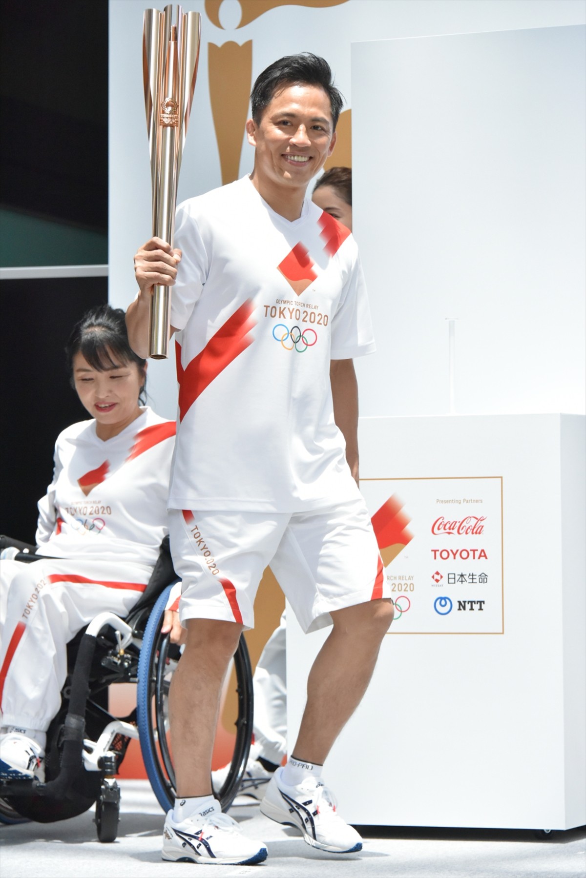 石原さとみ、人生初の名刺にニコニコ　サンド伊達「携帯の番号は…」