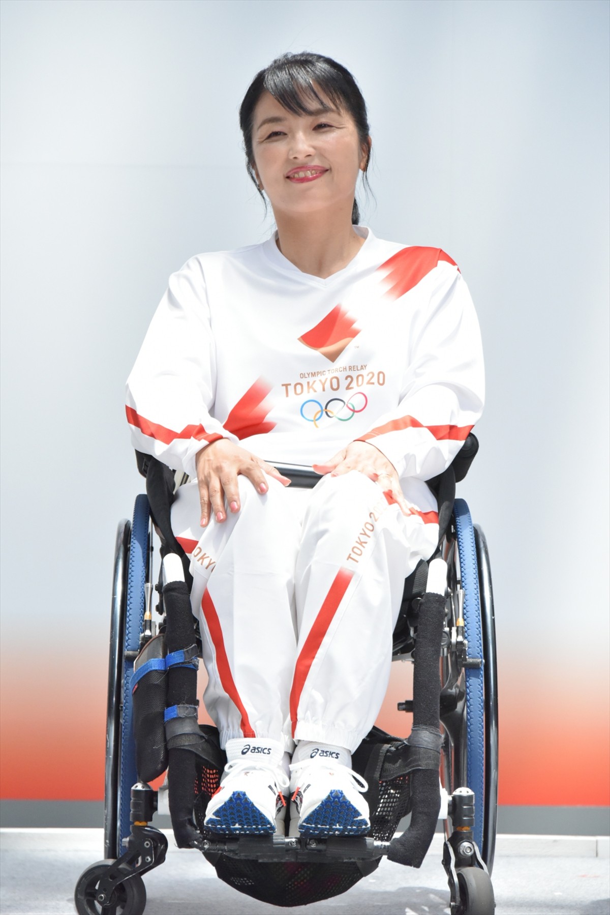 石原さとみ、人生初の名刺にニコニコ　サンド伊達「携帯の番号は…」