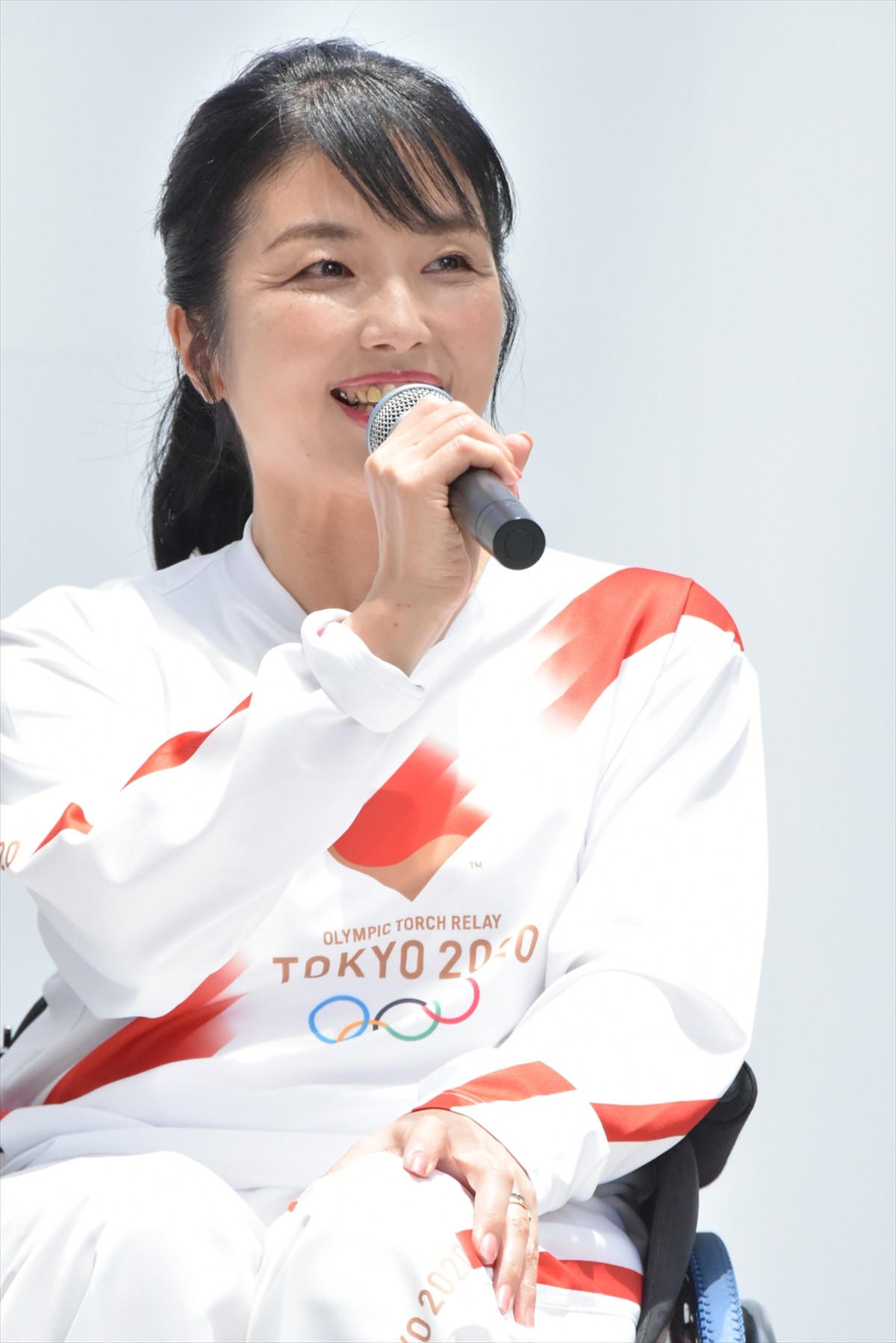 石原さとみ、人生初の名刺にニコニコ　サンド伊達「携帯の番号は…」