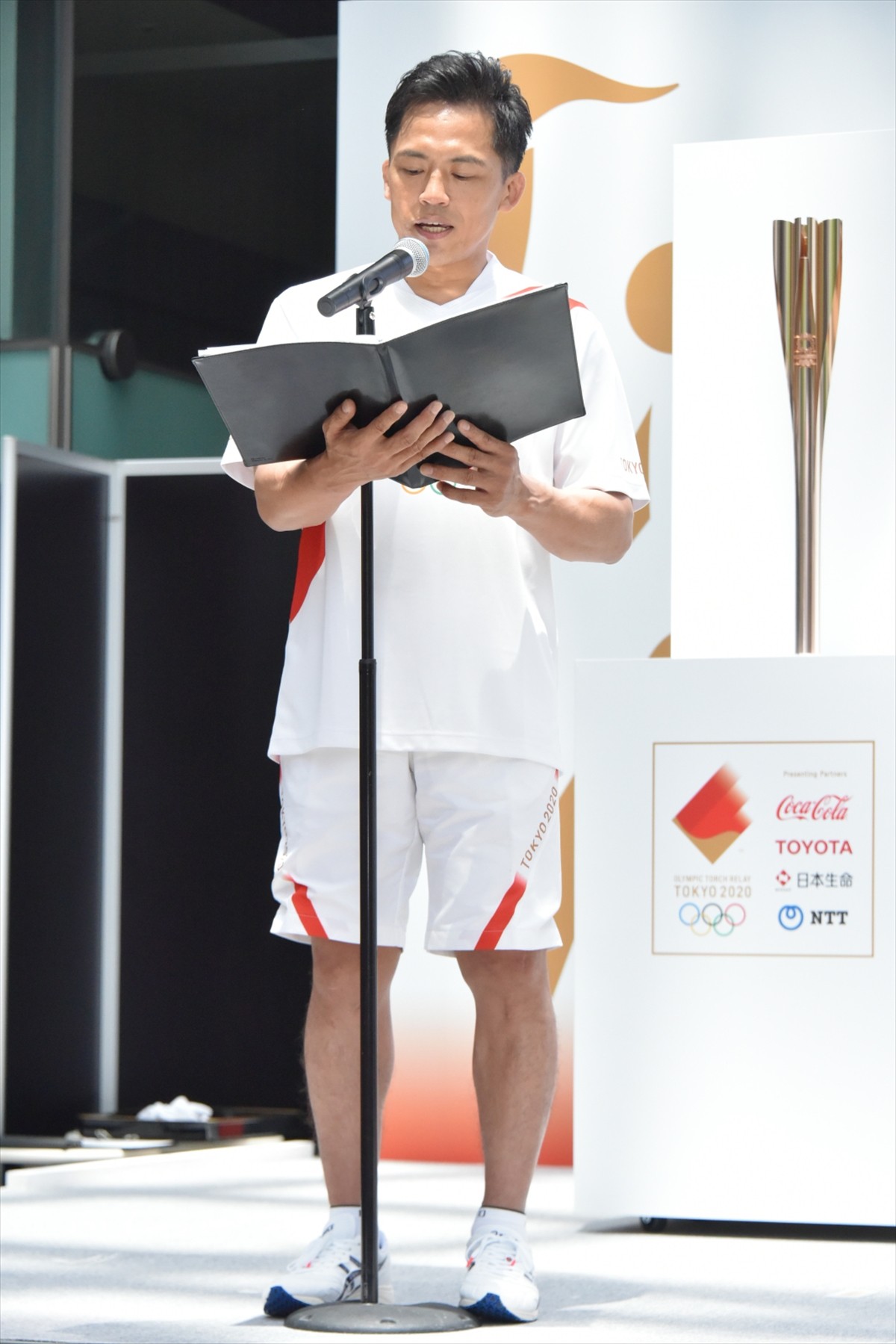 石原さとみ、人生初の名刺にニコニコ　サンド伊達「携帯の番号は…」