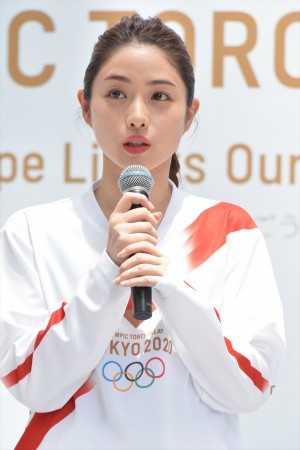 「東京 2020 オリンピック聖火リレー イベント」に登場した石原さとみ