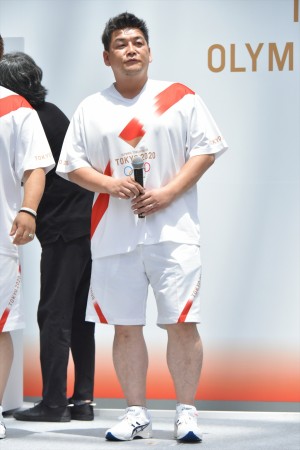 「東京 2020 オリンピック聖火リレー イベント」に登場したサンドウィッチマン・富澤たけし