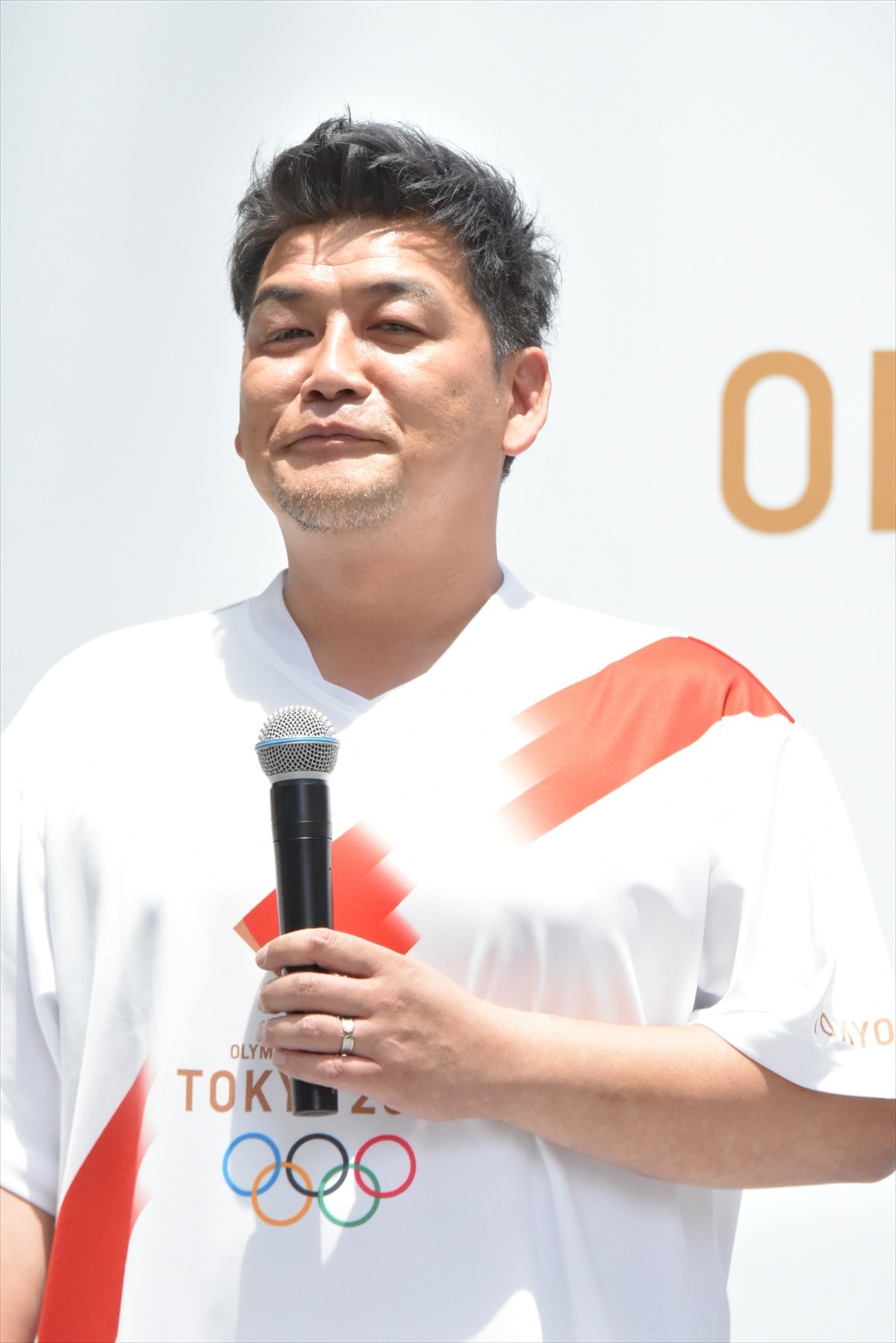 石原さとみ、人生初の名刺にニコニコ　サンド伊達「携帯の番号は…」