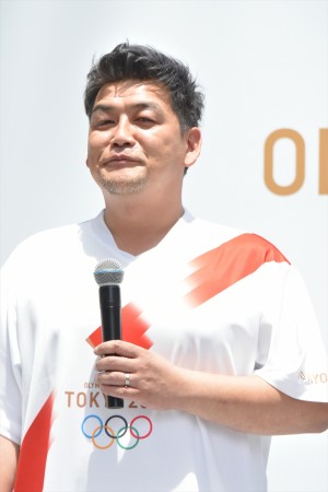「東京 2020 オリンピック聖火リレー イベント」に登場したサンドウィッチマン・富澤たけし