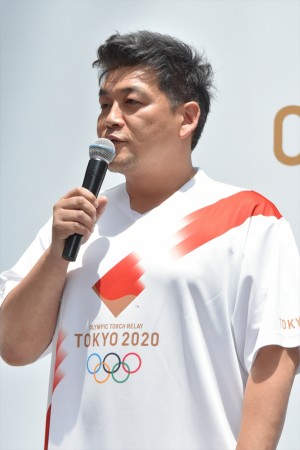 「東京 2020 オリンピック聖火リレー イベント」に登場したサンドウィッチマン・富澤たけし