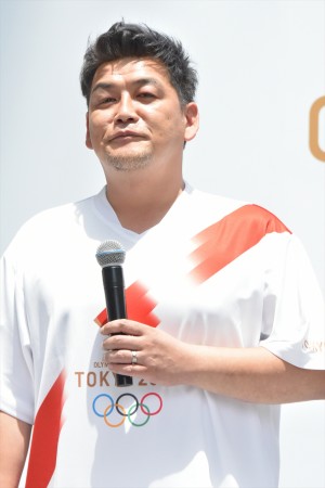 「東京 2020 オリンピック聖火リレー イベント」に登場したサンドウィッチマン・富澤たけし