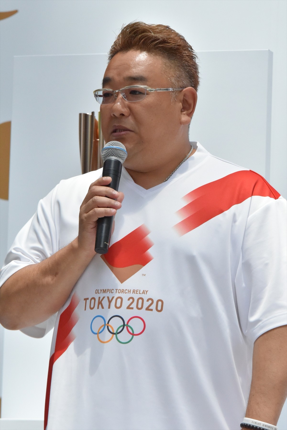 石原さとみ、人生初の名刺にニコニコ　サンド伊達「携帯の番号は…」