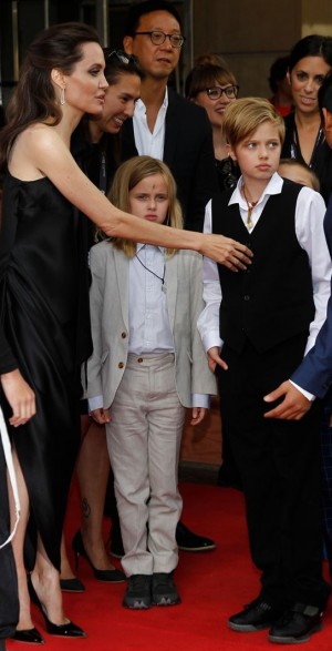 （左から）アンジェリーナ・ジョリー、ヴィヴィアンちゃん、シャイロちゃん