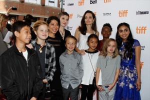 シャイロ（左から2番目）