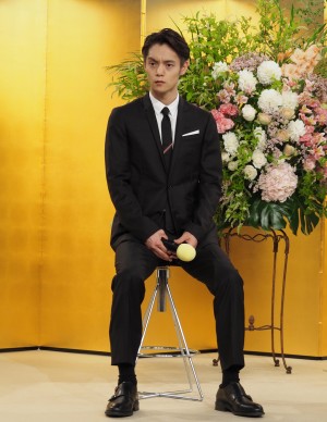 窪田正孝、朝ドラ『エール』ヒロイン発表会見に登場