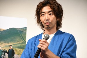 映画『旅のおわり世界のはじまり』完成披露舞台挨拶に登場した柄本時生