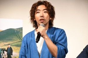 映画『旅のおわり世界のはじまり』完成披露舞台挨拶に登場した柄本時生
