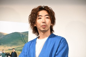 映画『旅のおわり世界のはじまり』完成披露舞台挨拶に登場した柄本時生