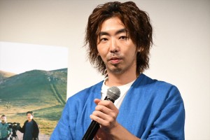 映画『旅のおわり世界のはじまり』完成披露舞台挨拶に登場した柄本時生