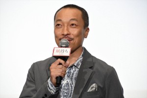 映画『凪待ち』完成披露試写会に登場した音尾琢真