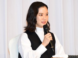 入籍発表会見に登場した蒼井優