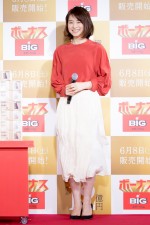 石田ゆり子、『ボーナスBIG』新CM発表会に登場