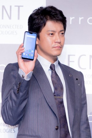 小栗旬、『arrows』シリーズ 2019年夏モデル新商品・新CM発表会に登場