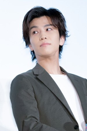 映画『町田くんの世界』公開記念舞台挨拶に登壇した岩田剛典