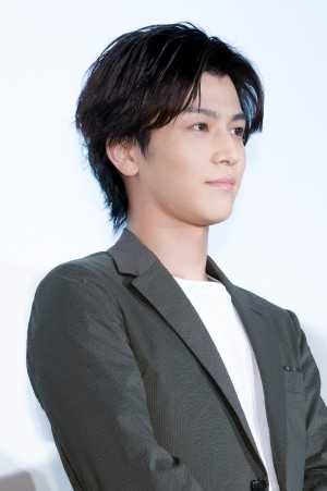 映画『町田くんの世界』公開記念舞台挨拶に登壇した岩田剛典