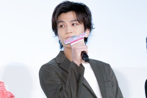 映画『町田くんの世界』公開記念舞台挨拶に登壇した岩田剛典