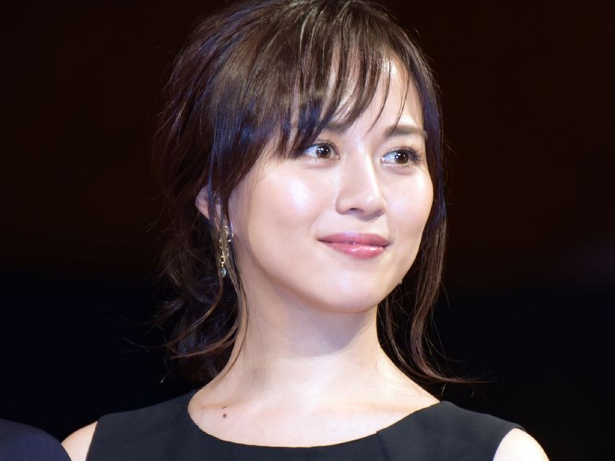 『なつぞら』“社長夫人”比嘉愛未、“看板女優”との2ショットに反響