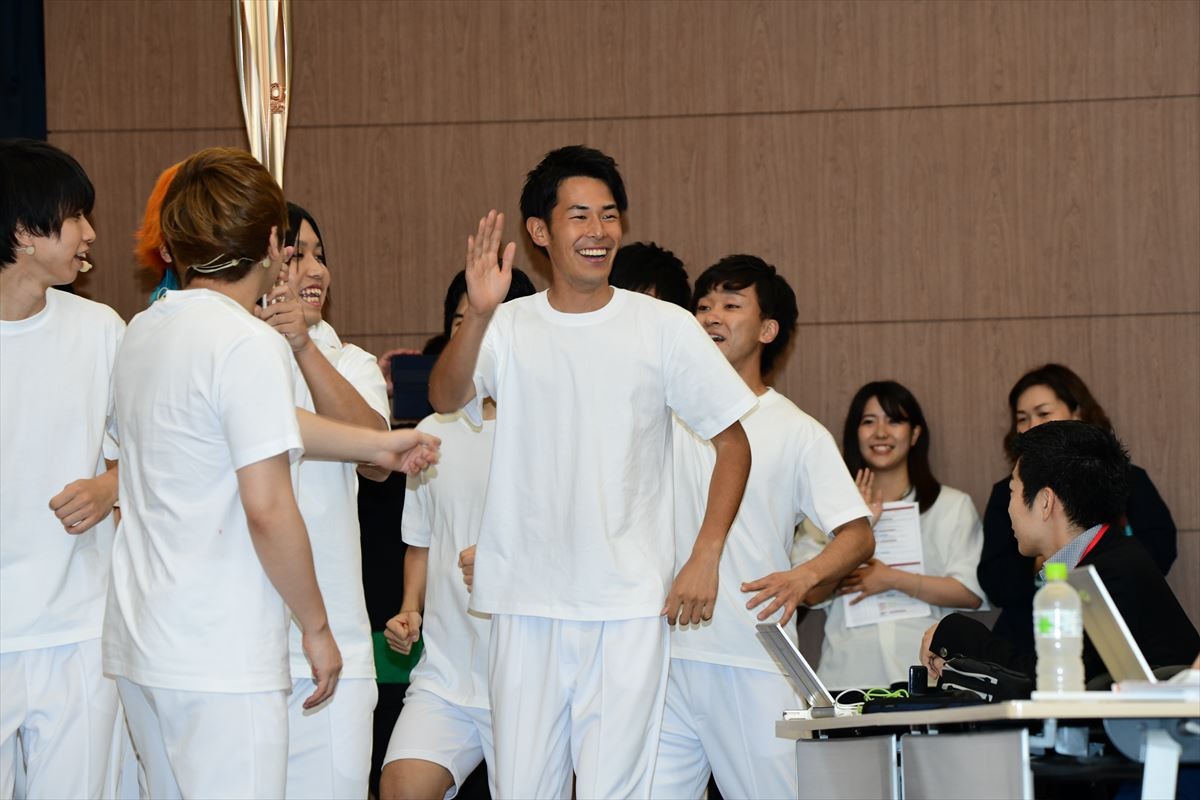 綾瀬はるか「すごい緊張感がある」 聖火リレーを疑似体験
