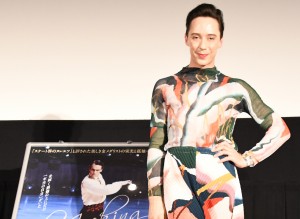 映画『氷上の王、ジョン・カリー』舞台挨拶付上映イベントに登場したジョニー・ウィアー