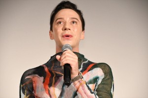 映画『氷上の王、ジョン・カリー』舞台挨拶付上映イベントに登場したジョニー・ウィアー