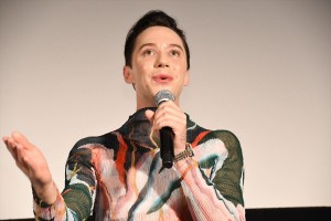 映画『氷上の王、ジョン・カリー』舞台挨拶付上映イベントに登場したジョニー・ウィアー