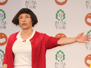 すっちー、『しもかわ“森”喜劇』『下川町 地域発信型映画』概要発表記者会見に登場