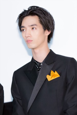 映画『ホットギミック ガールミーツボーイ』完成披露舞台挨拶に登場した清水尋也