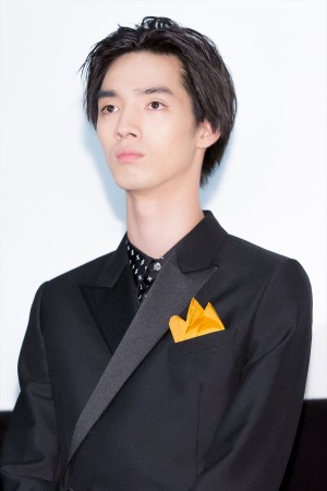 映画『ホットギミック ガールミーツボーイ』完成披露舞台挨拶に登場した清水尋也