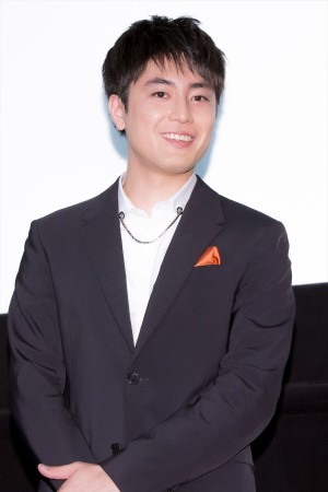 映画『ホットギミック ガールミーツボーイ』完成披露舞台挨拶に登場した間宮祥太朗