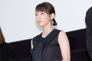 映画『ホットギミック ガールミーツボーイ』完成披露舞台挨拶に登場した吉岡里帆