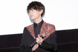 映画『ホットギミック ガールミーツボーイ』完成披露舞台挨拶に登場した上村海成