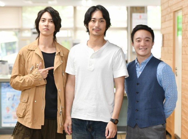 『インハンド』第10話で11年ぶりに共演する（左から）山下智久、平岡祐太、濱田岳