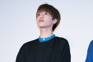 映画『潤一』公開記念舞台挨拶に登場した志尊淳