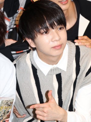 塩崎太智、『M！LKサード写真集　香港みるくチャッ』発売記念イベントに出席