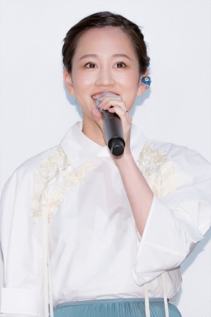 『旅のおわり世界のはじまり』公開記念舞台挨拶に出席した前田敦子