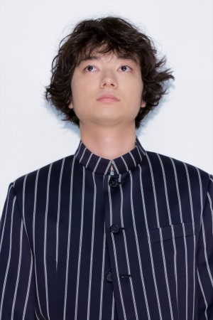 『旅のおわり世界のはじまり』公開記念舞台挨拶に出席した染谷将太