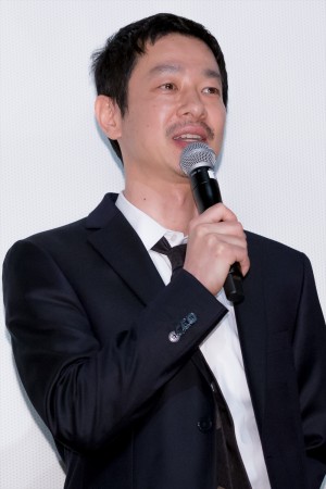 『旅のおわり世界のはじまり』公開記念舞台挨拶に出席した加瀬亮