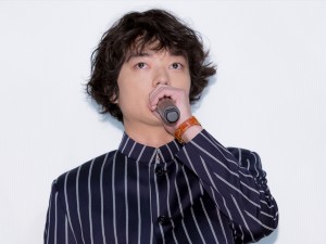 『旅のおわり世界のはじまり』公開記念舞台挨拶に出席した染谷将太