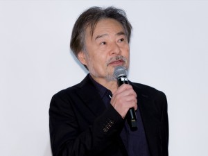 『旅のおわり世界のはじまり』公開記念舞台挨拶に出席した黒沢清監督