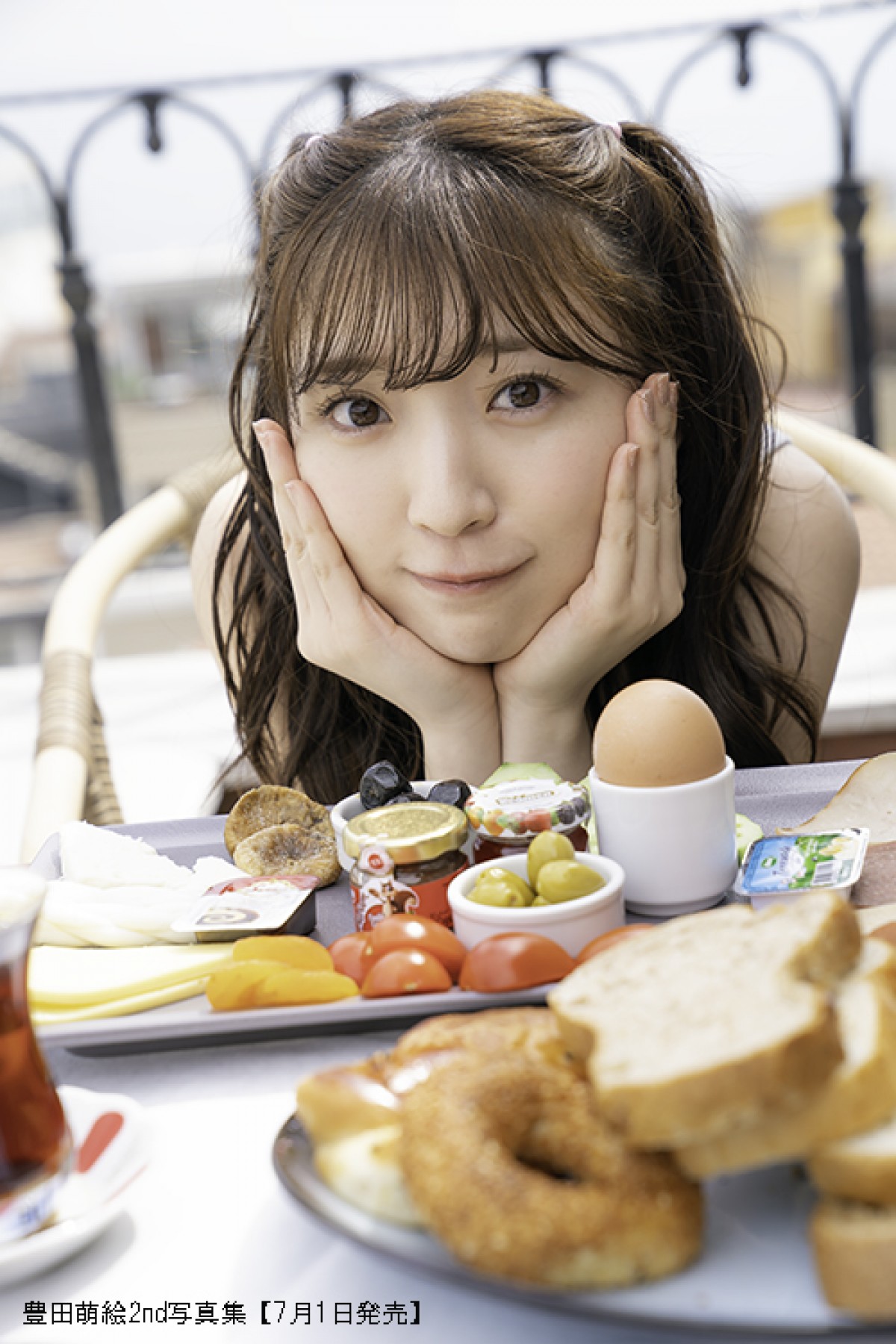 声優・豊田萌絵、ランジェリー姿で見つめられドキっ！ 2nd写真集の表紙解禁
