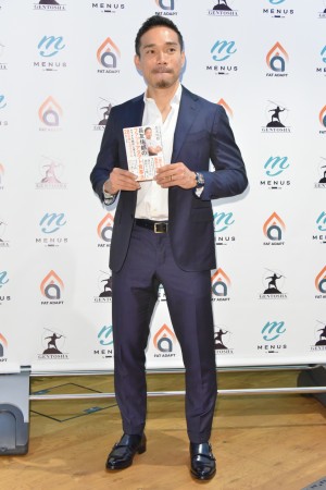 自身のプロデュースした食事法「FAT ADAPT」発表会に登場した長友佑都