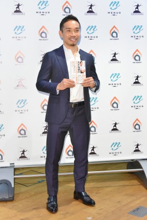 自身のプロデュースした食事法「FAT ADAPT」発表会に登場した長友佑都