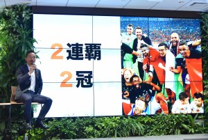 自身のプロデュースした食事法「FAT ADAPT」発表会に登場した長友佑都