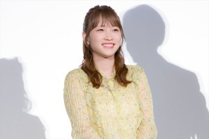 『きみと、波にのれたら』初日舞台挨拶に登場した川栄李奈